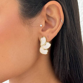 Brinco Meia Flor Branco - Banhado a Ouro